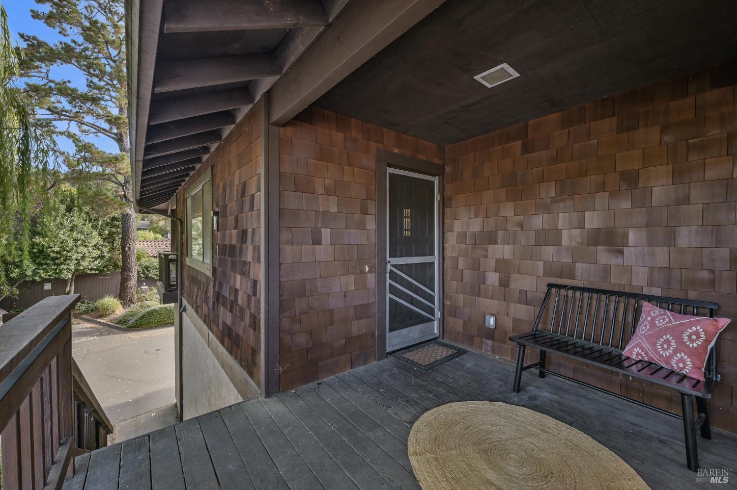 Detail Gallery Image 7 of 29 For 1 Aspen Ct, San Anselmo,  CA 94960 - 2 Beds | 1/1 Baths