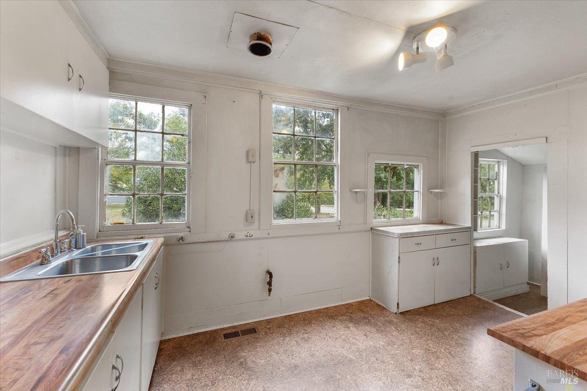 Detail Gallery Image 17 of 40 For 199 W Matheson St, Healdsburg,  CA 95448 - 3 Beds | 1 Baths