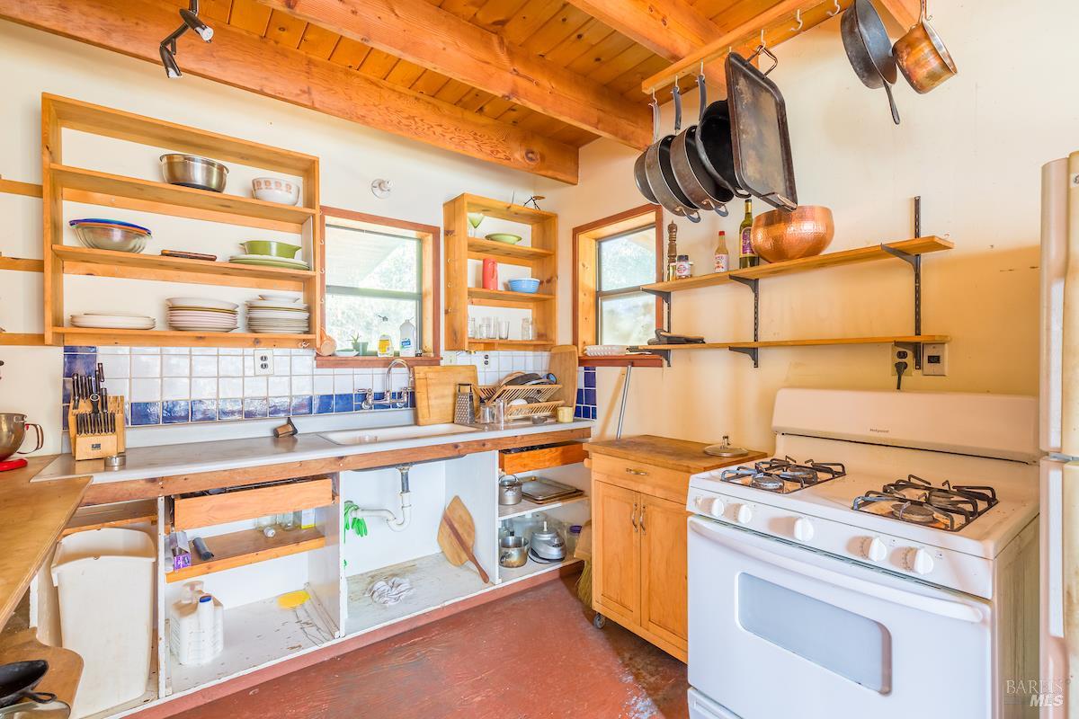 Detail Gallery Image 11 of 33 For 25996 String Creek Rd, Willits,  CA 95490 - 3 Beds | 1 Baths