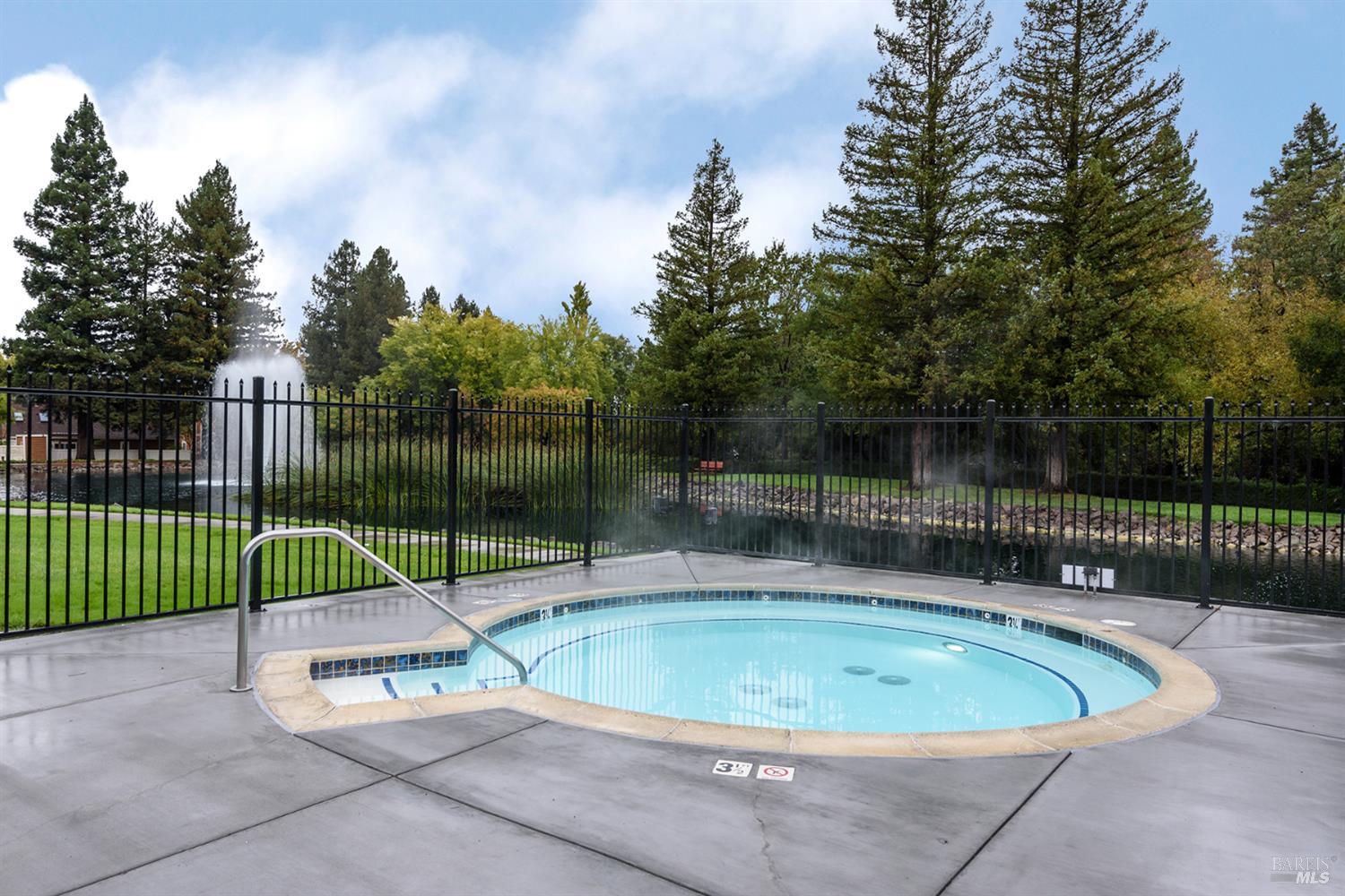 Detail Gallery Image 31 of 38 For 2647 Lago Oaks Dr, Santa Rosa,  CA 95405 - 4 Beds | 2/1 Baths