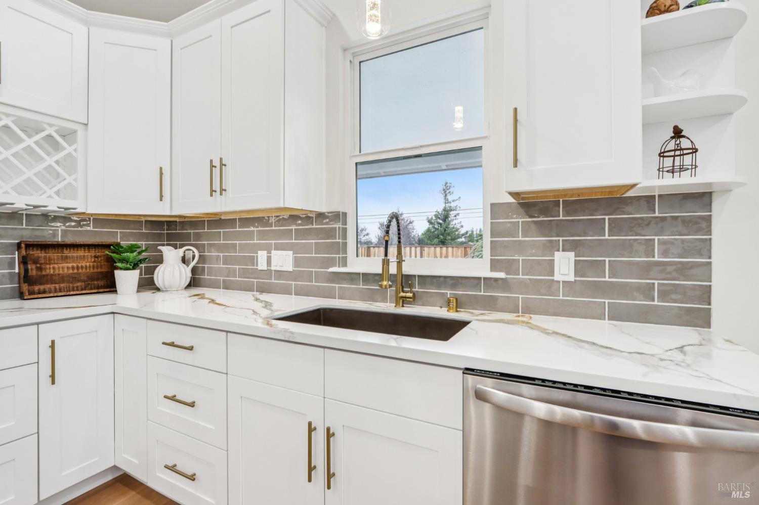 Detail Gallery Image 11 of 31 For 2575 Fremont Dr, Sonoma,  CA 95476 - 2 Beds | 2 Baths