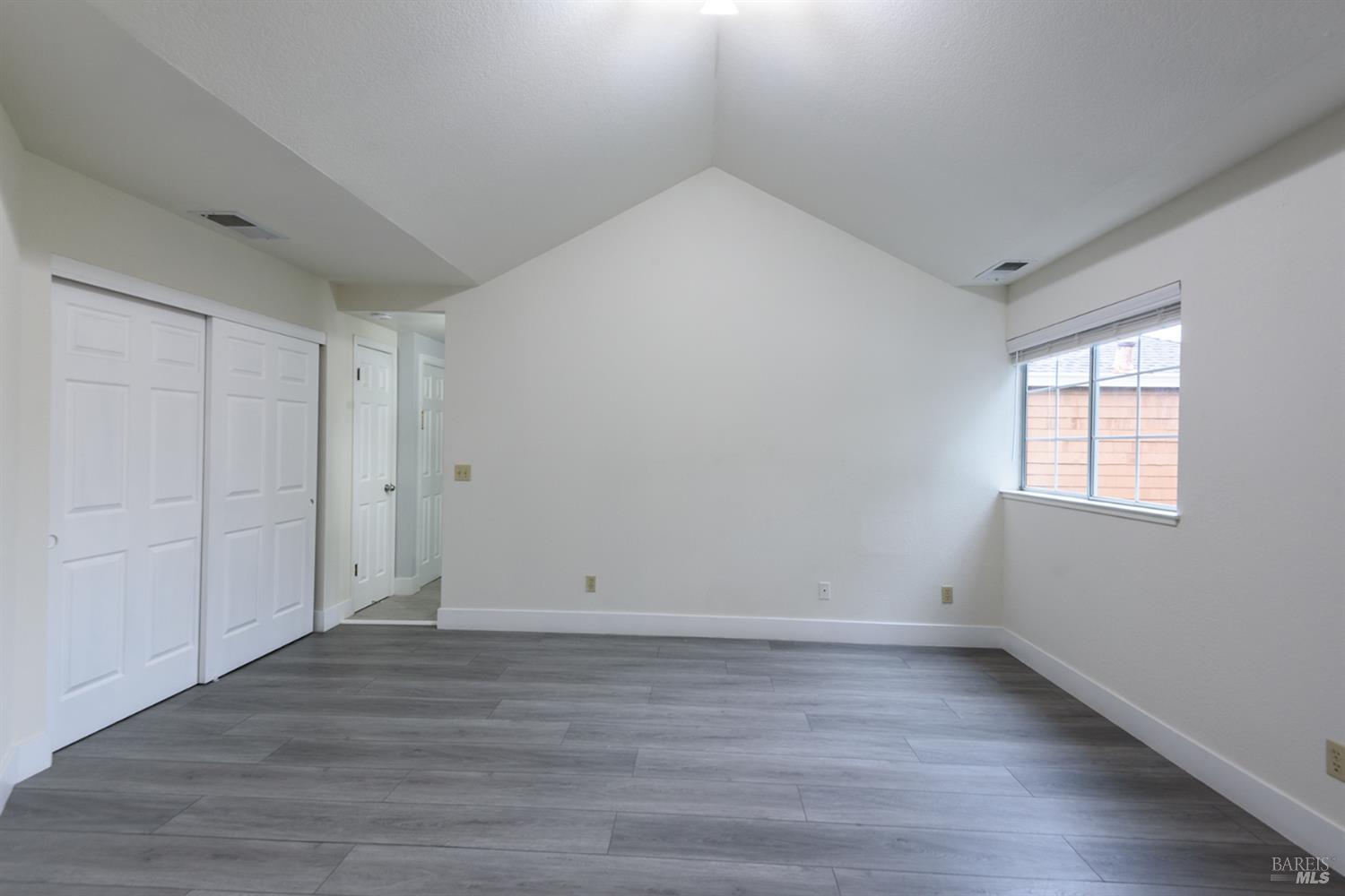 Detail Gallery Image 12 of 38 For 2647 Lago Oaks Dr, Santa Rosa,  CA 95405 - 4 Beds | 2/1 Baths