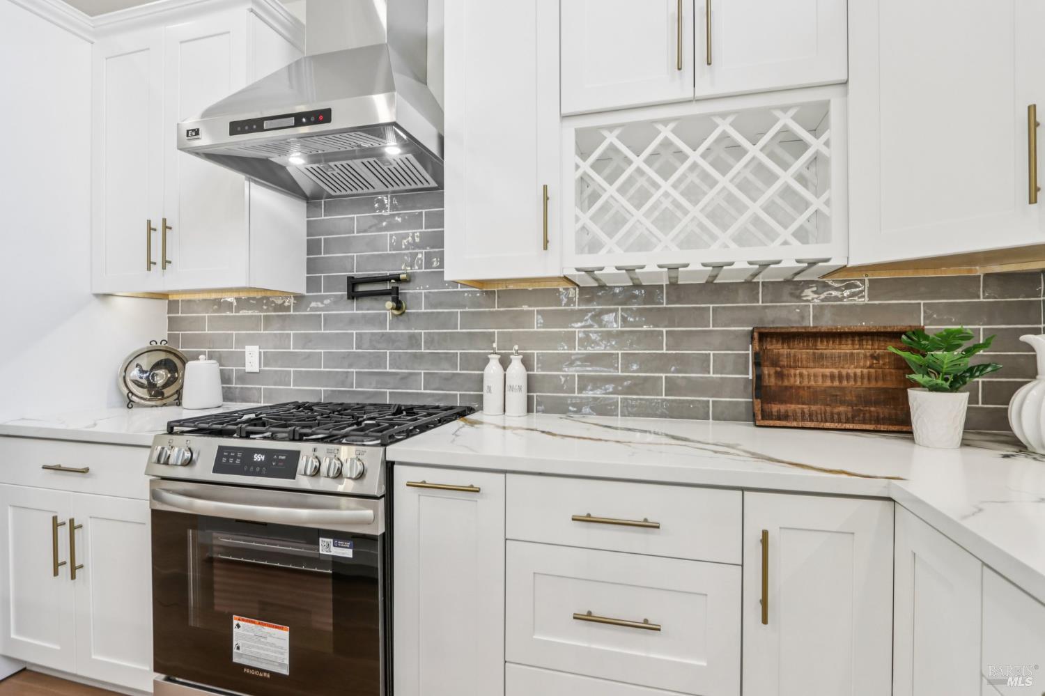 Detail Gallery Image 12 of 31 For 2575 Fremont Dr, Sonoma,  CA 95476 - 2 Beds | 2 Baths