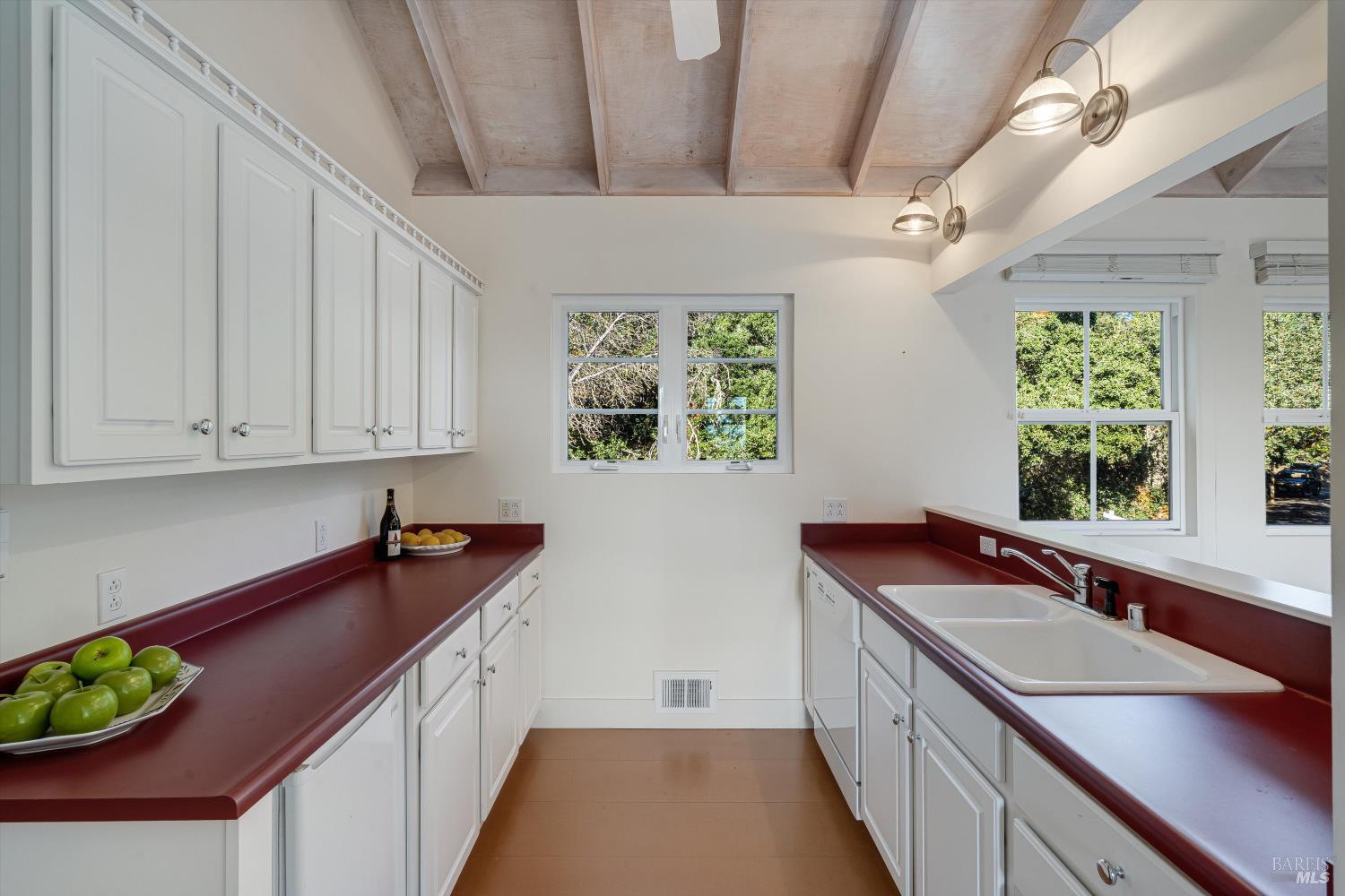 Detail Gallery Image 31 of 42 For 3200 Castle Rd, Sonoma,  CA 95476 - 6 Beds | 4 Baths