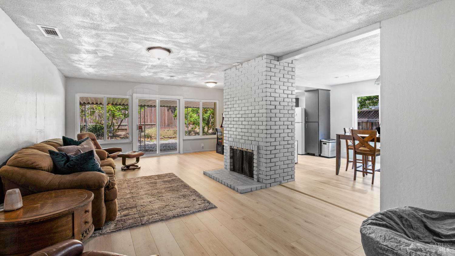 Detail Gallery Image 6 of 37 For 2571 Sunrise Dr, Fairfield,  CA 94533 - 4 Beds | 2 Baths