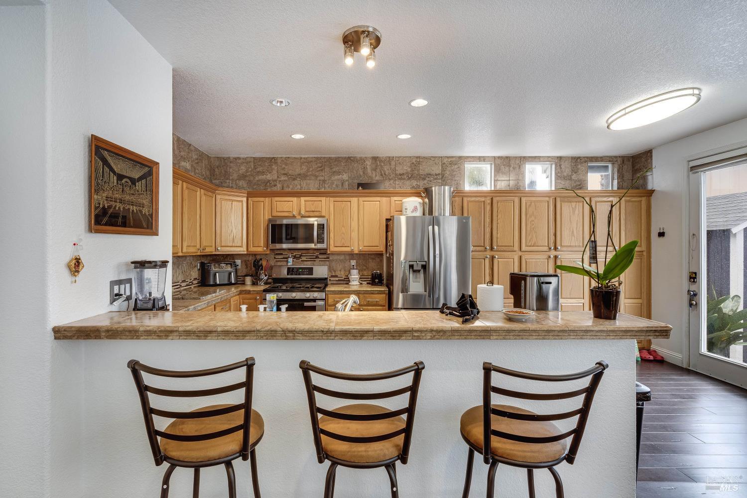 Detail Gallery Image 14 of 34 For 8843 Oakfield Ln, Windsor,  CA 95492 - 3 Beds | 2/1 Baths