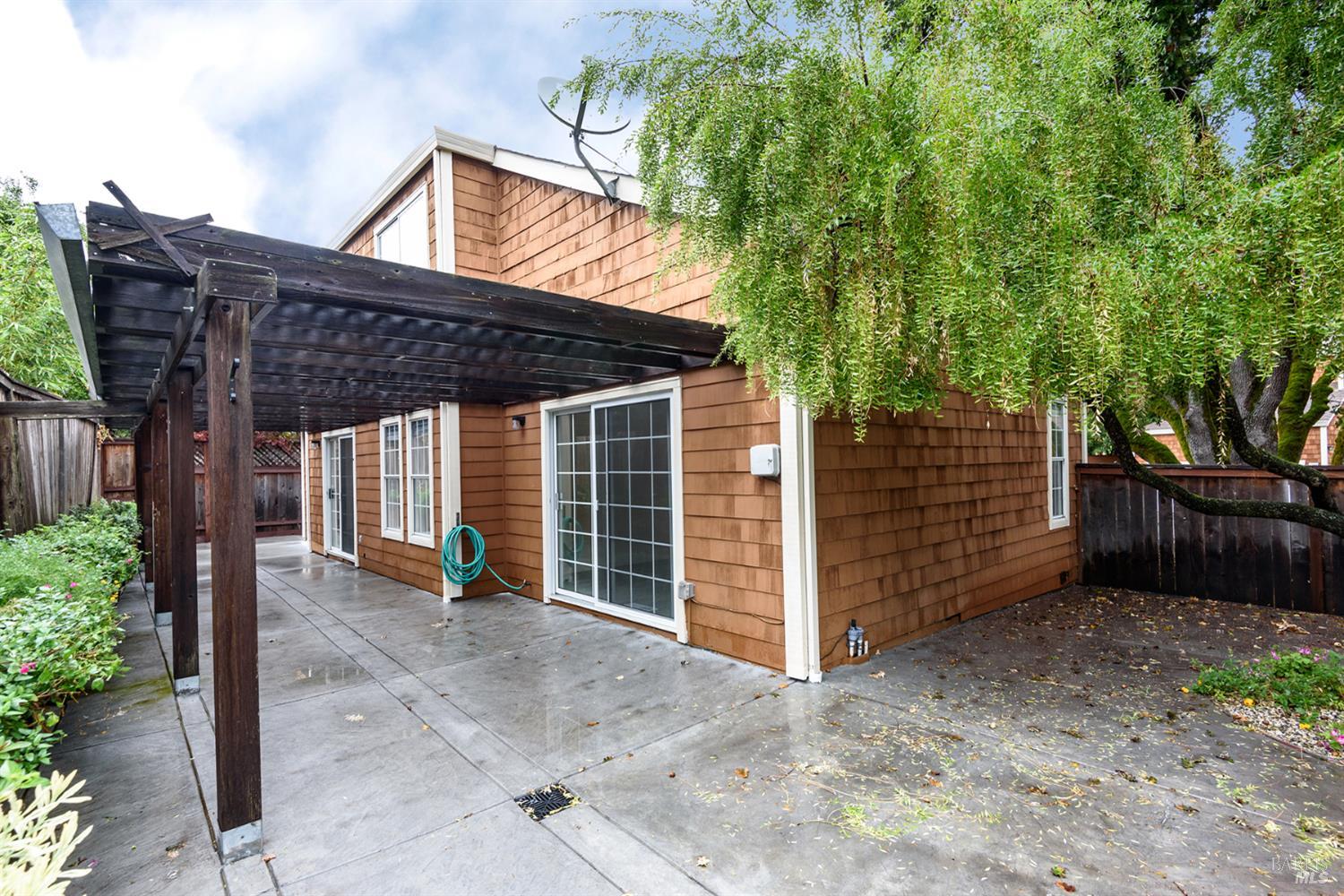 Detail Gallery Image 27 of 38 For 2647 Lago Oaks Dr, Santa Rosa,  CA 95405 - 4 Beds | 2/1 Baths