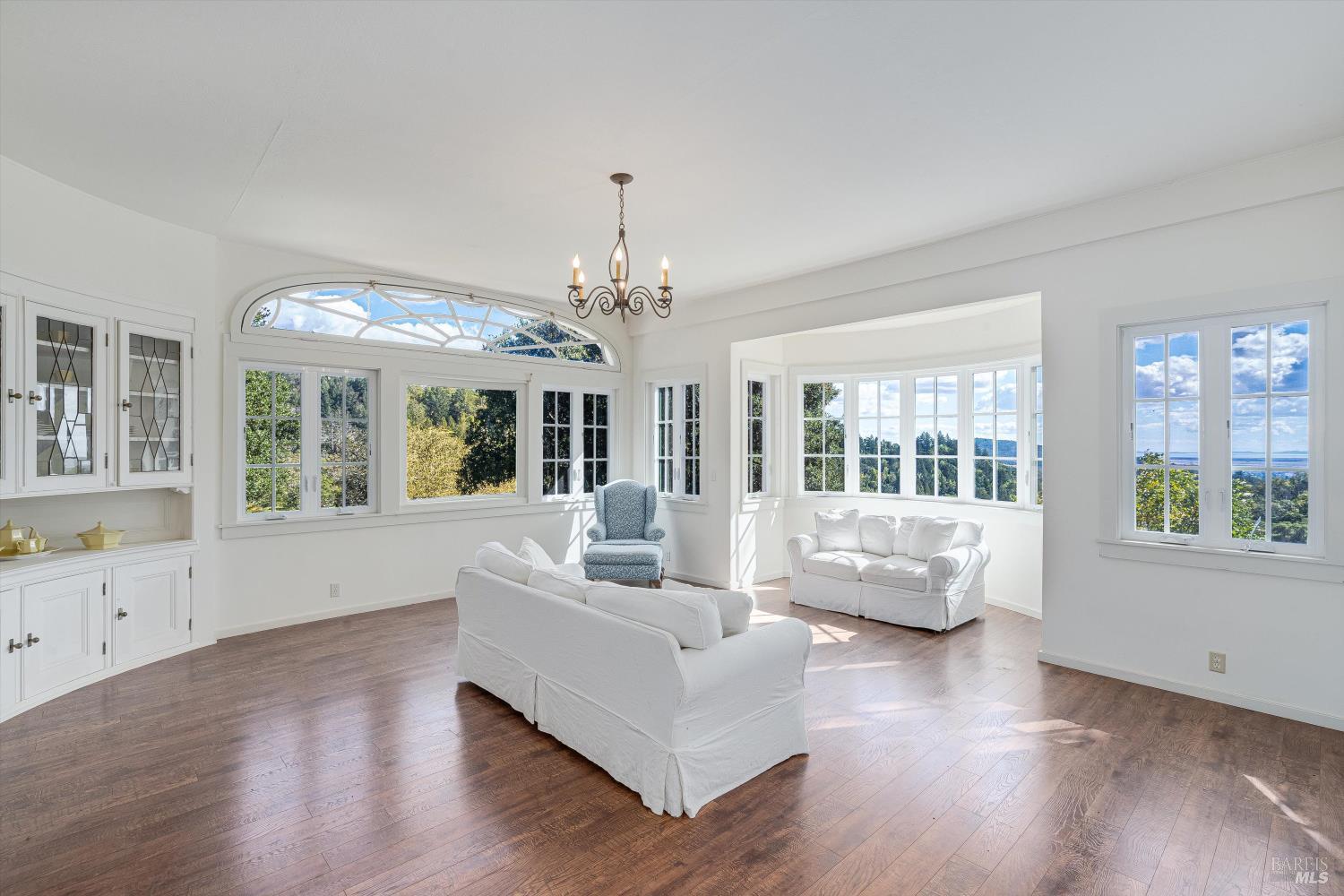 Detail Gallery Image 8 of 42 For 3200 Castle Rd, Sonoma,  CA 95476 - 6 Beds | 4 Baths