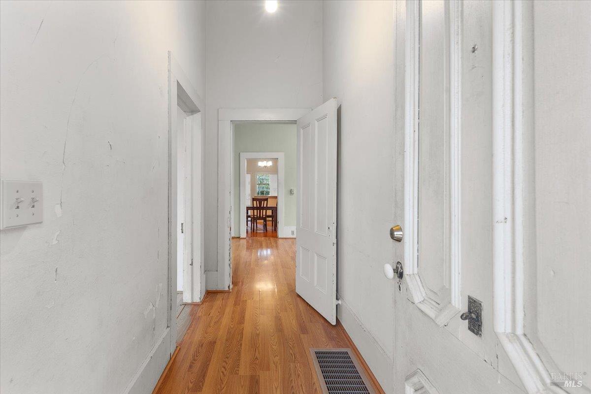 Detail Gallery Image 4 of 40 For 199 W Matheson St, Healdsburg,  CA 95448 - 3 Beds | 1 Baths