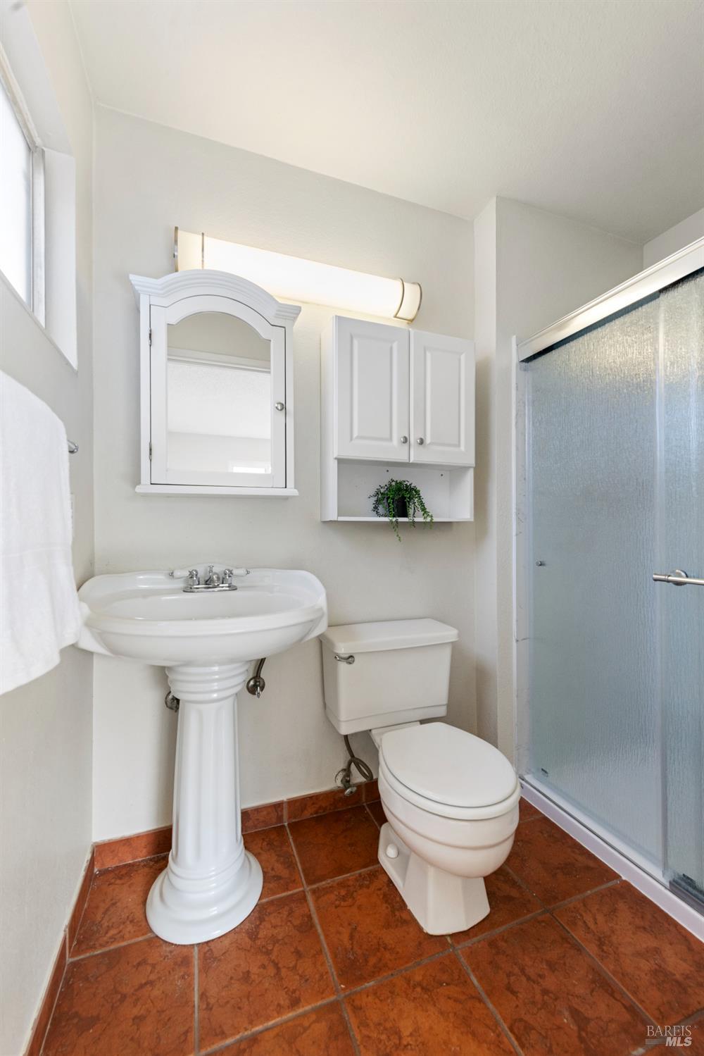 Detail Gallery Image 6 of 44 For 190 Fairview Dr, Vacaville,  CA 95687 - 4 Beds | 2 Baths