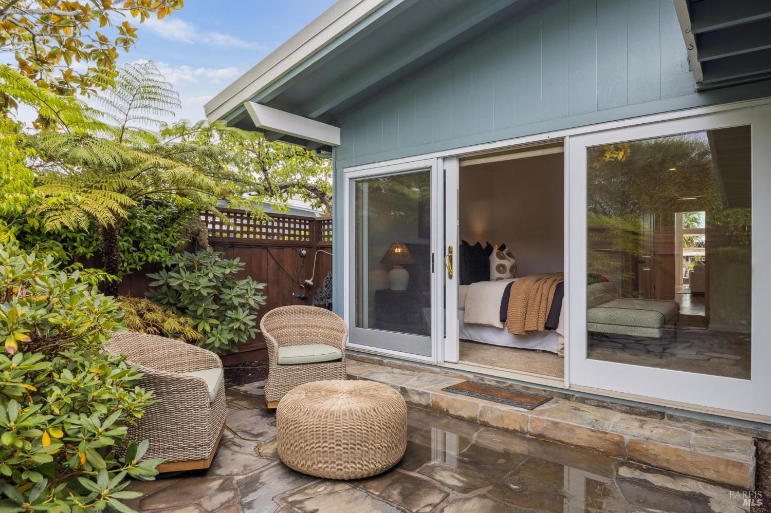 Detail Gallery Image 20 of 52 For 20 Porto Bello Dr, San Rafael,  CA 94901 - 2 Beds | 2 Baths