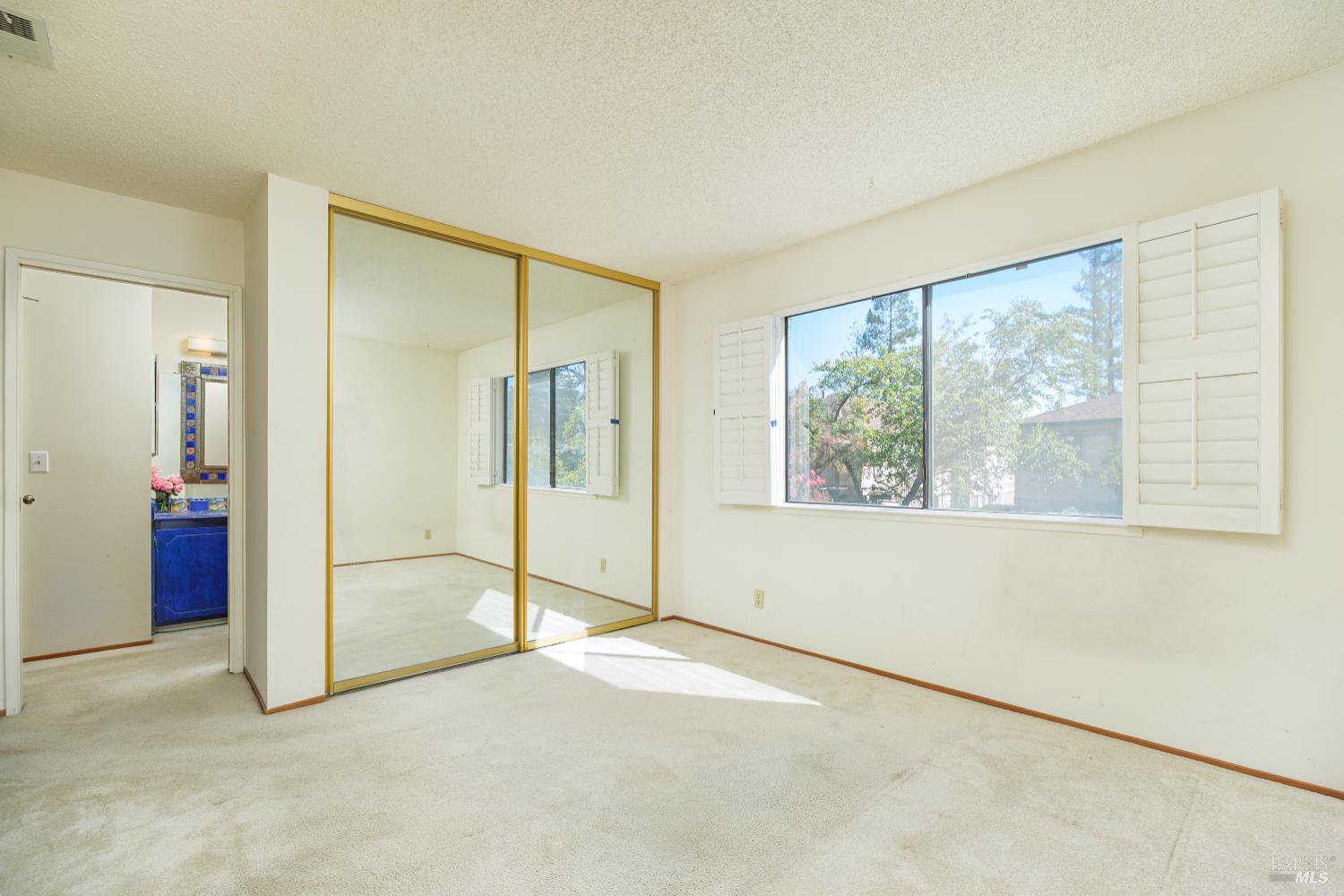 Detail Gallery Image 10 of 21 For 306 Silvio Ln, Novato,  CA 94947 - 2 Beds | 1 Baths