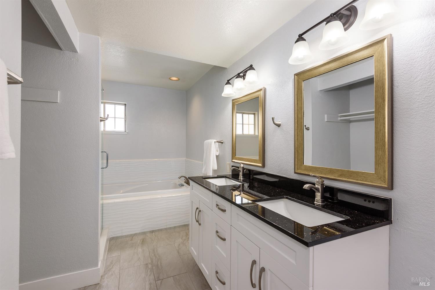 Detail Gallery Image 14 of 38 For 2647 Lago Oaks Dr, Santa Rosa,  CA 95405 - 4 Beds | 2/1 Baths