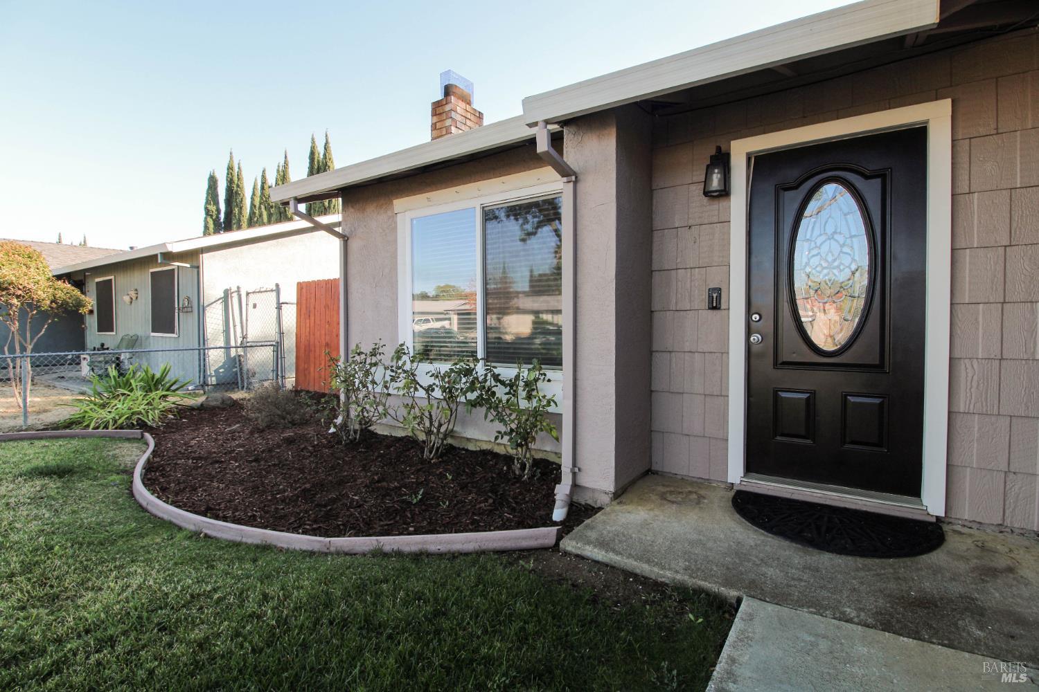 Detail Gallery Image 2 of 21 For 357 Colonial Cir, Vacaville,  CA 95687 - 2 Beds | 1 Baths