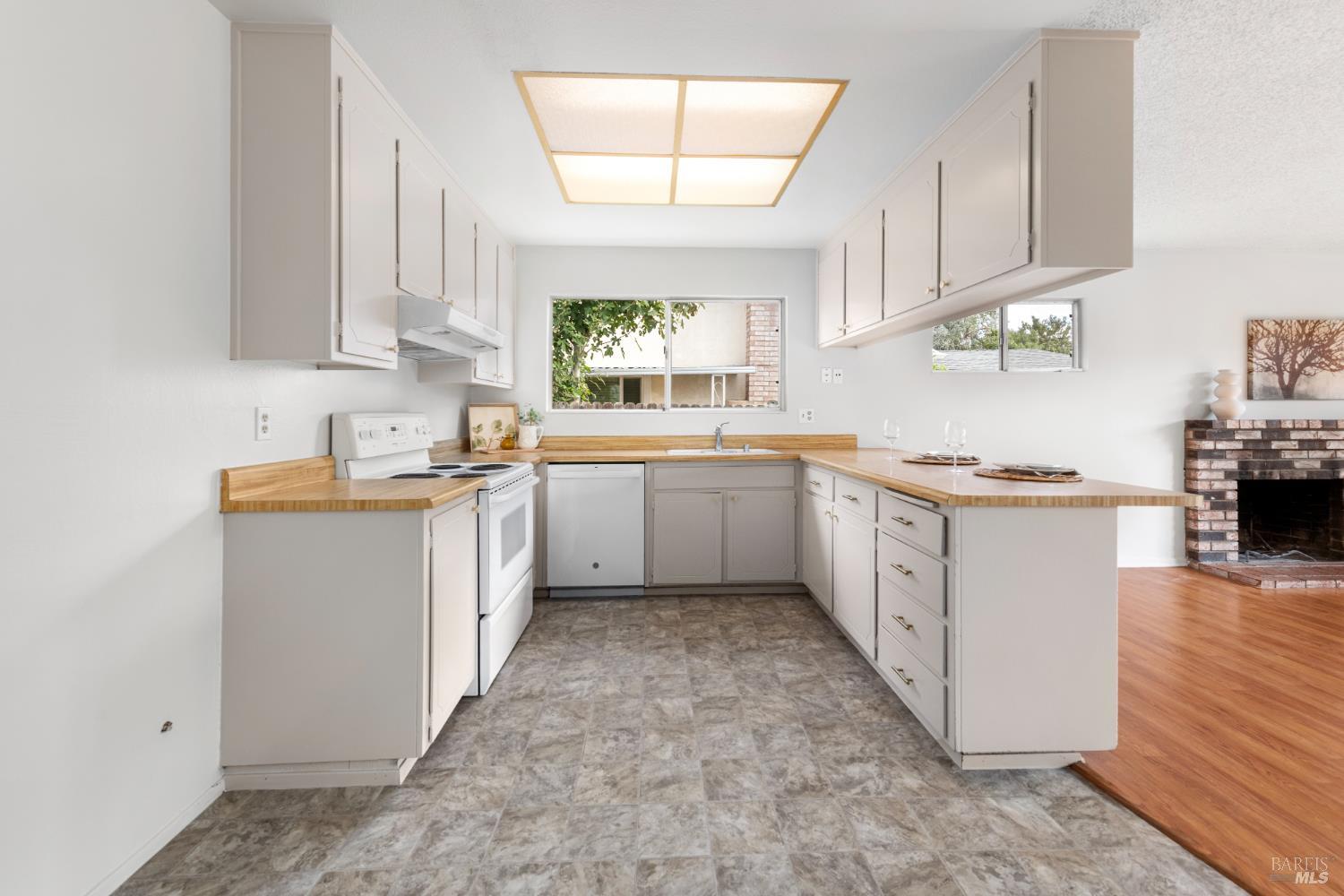 Detail Gallery Image 23 of 44 For 190 Fairview Dr, Vacaville,  CA 95687 - 4 Beds | 2 Baths