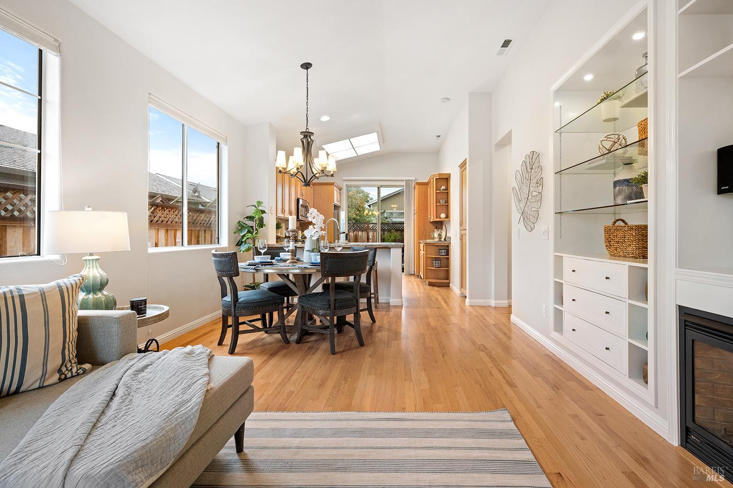 Detail Gallery Image 9 of 34 For 2599 Silver Spur Dr, Santa Rosa,  CA 95407 - 3 Beds | 2 Baths