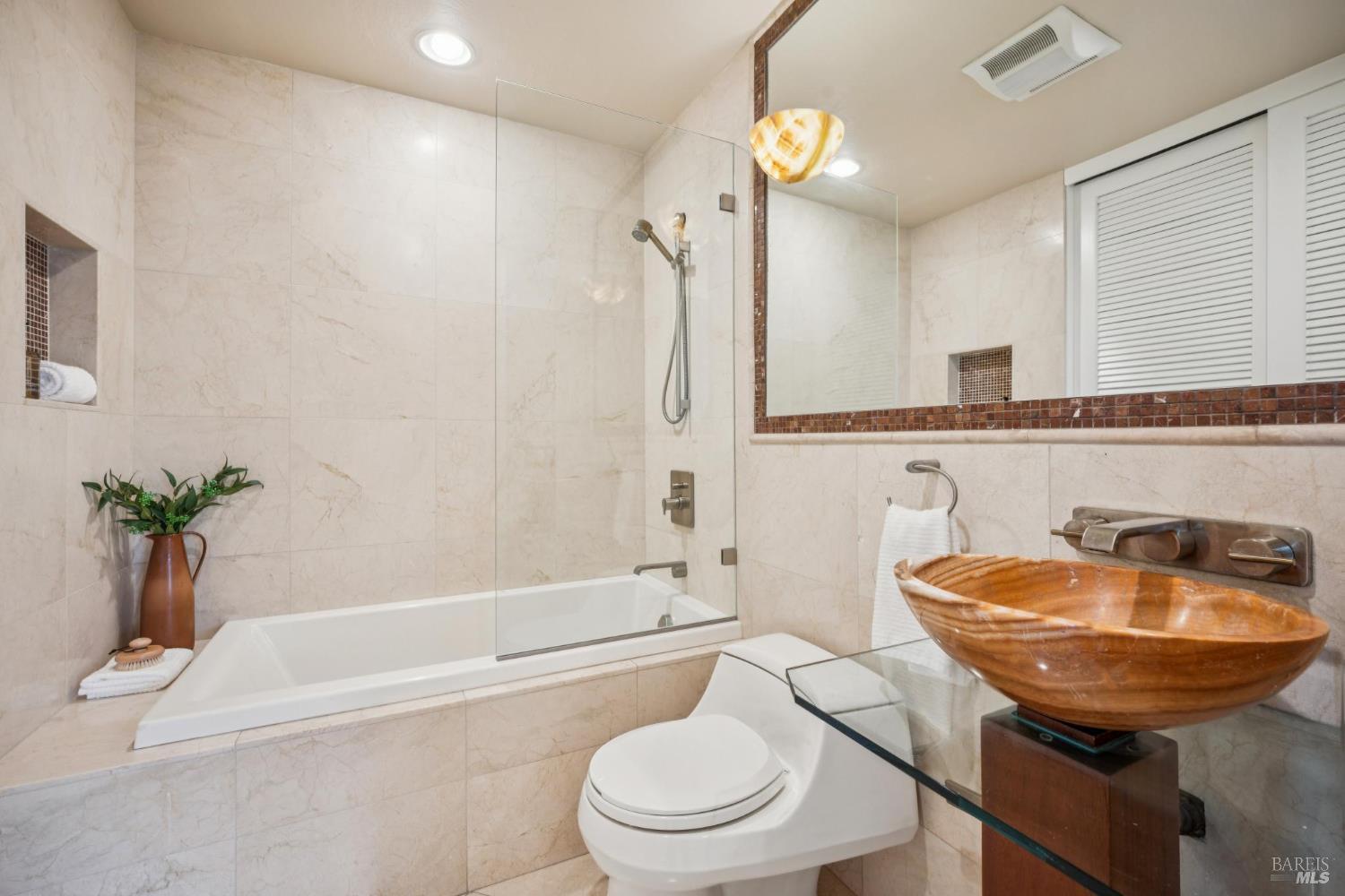 Detail Gallery Image 30 of 52 For 20 Porto Bello Dr, San Rafael,  CA 94901 - 2 Beds | 2 Baths