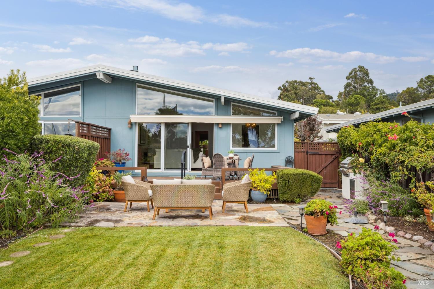 Detail Gallery Image 42 of 52 For 20 Porto Bello Dr, San Rafael,  CA 94901 - 2 Beds | 2 Baths