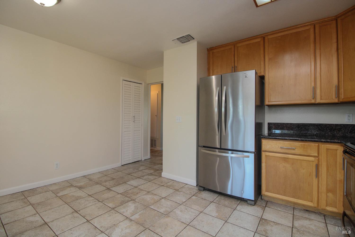 Detail Gallery Image 8 of 21 For 357 Colonial Cir, Vacaville,  CA 95687 - 2 Beds | 1 Baths