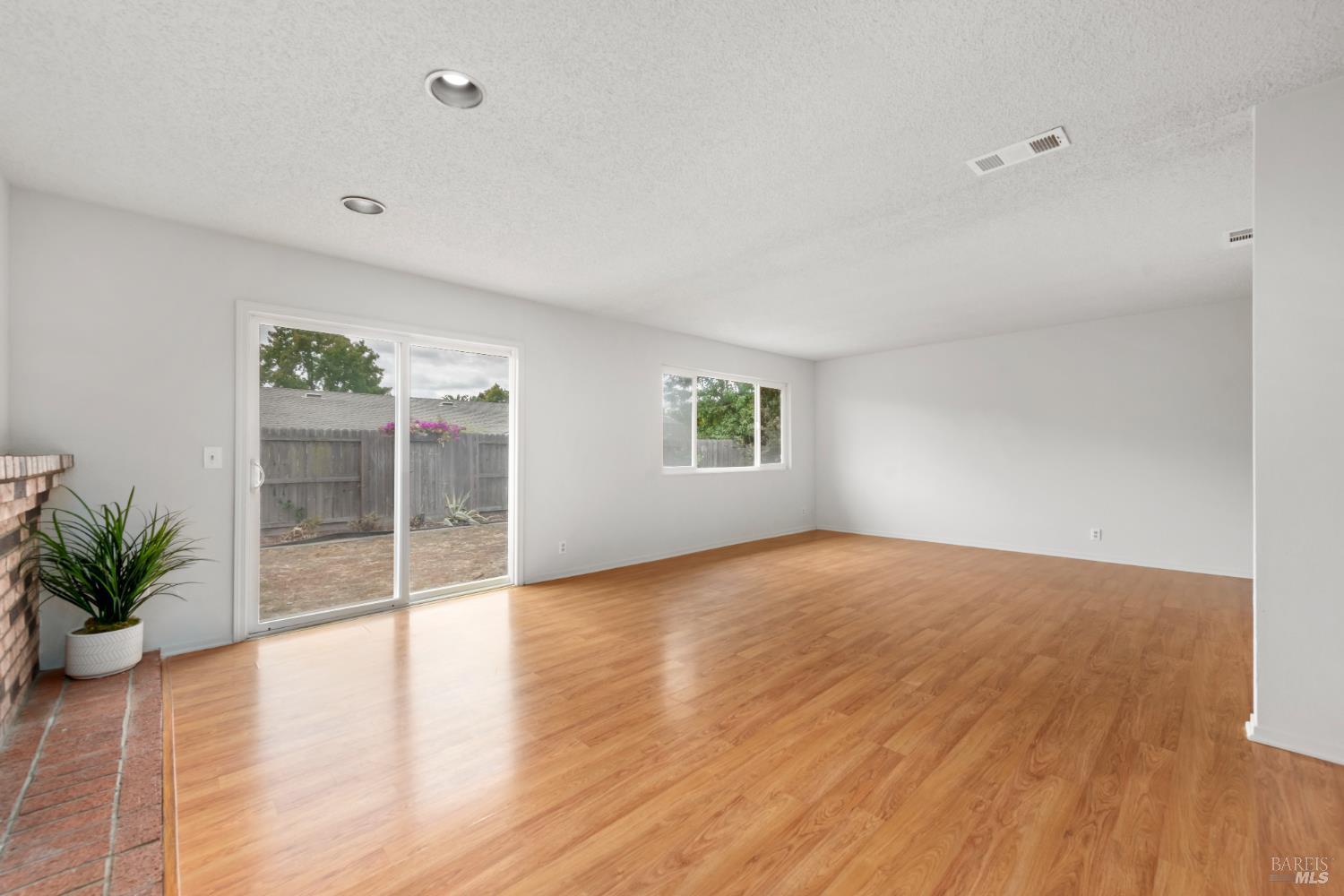 Detail Gallery Image 18 of 44 For 190 Fairview Dr, Vacaville,  CA 95687 - 4 Beds | 2 Baths