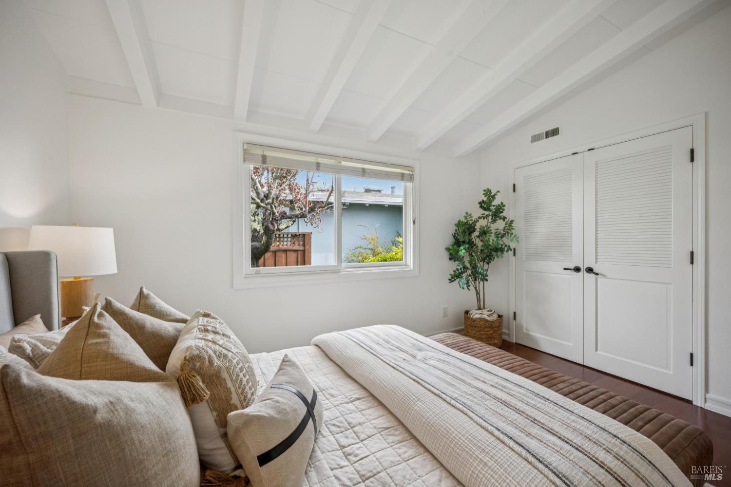 Detail Gallery Image 28 of 52 For 20 Porto Bello Dr, San Rafael,  CA 94901 - 2 Beds | 2 Baths