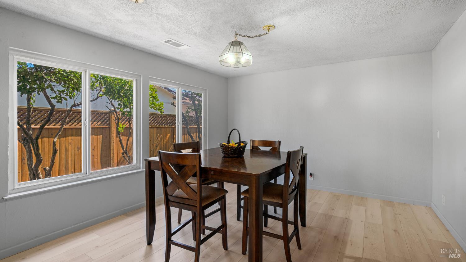 Detail Gallery Image 12 of 37 For 2571 Sunrise Dr, Fairfield,  CA 94533 - 4 Beds | 2 Baths