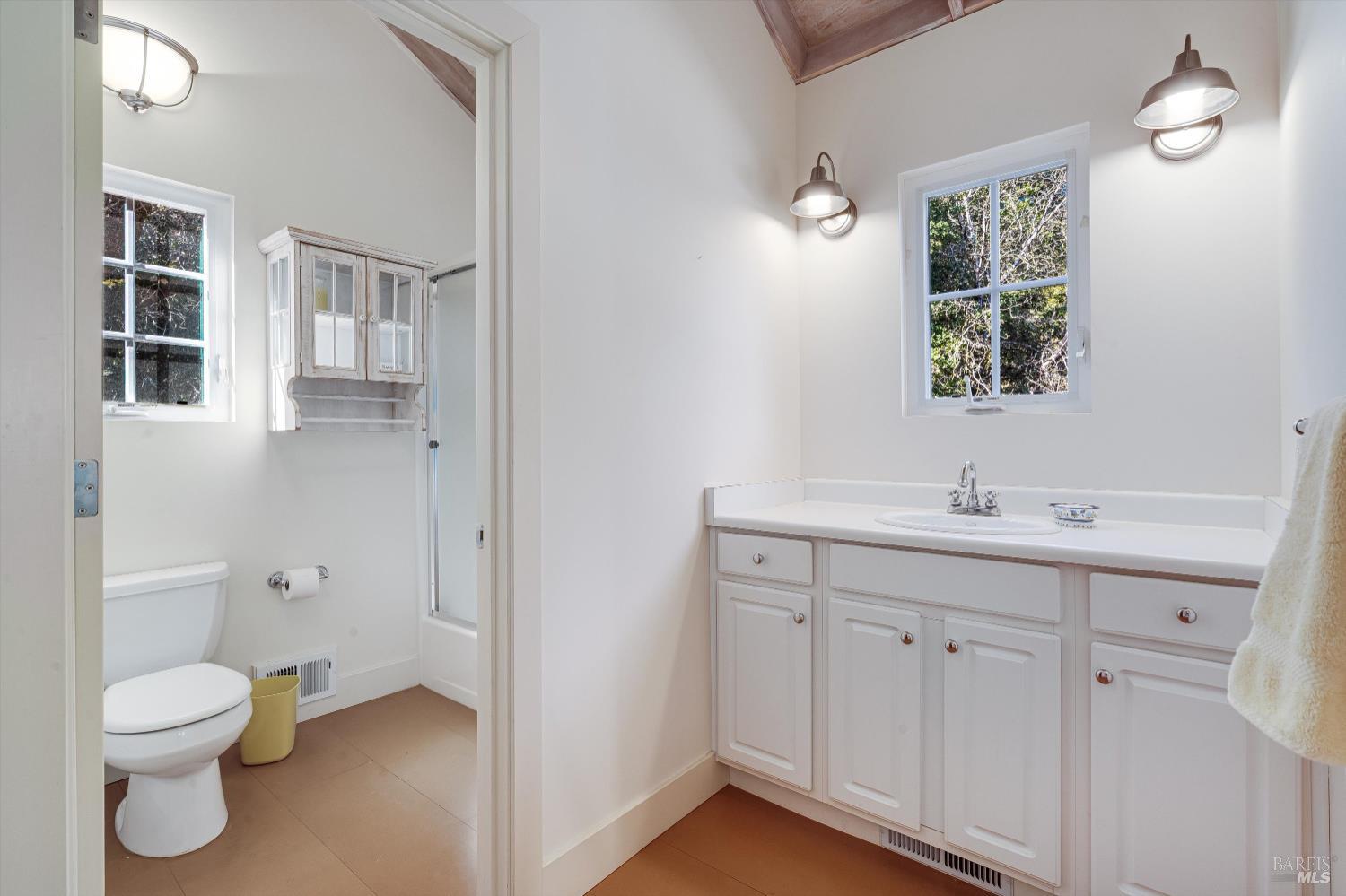 Detail Gallery Image 32 of 42 For 3200 Castle Rd, Sonoma,  CA 95476 - 6 Beds | 4 Baths