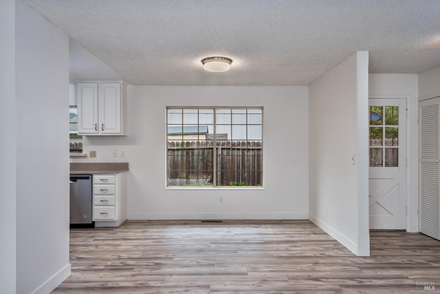 Detail Gallery Image 13 of 37 For 2158 Rivera Dr, Santa Rosa,  CA 95409 - 3 Beds | 2 Baths