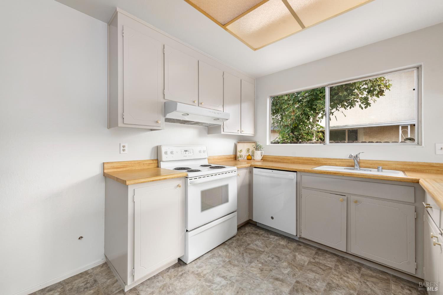 Detail Gallery Image 24 of 44 For 190 Fairview Dr, Vacaville,  CA 95687 - 4 Beds | 2 Baths