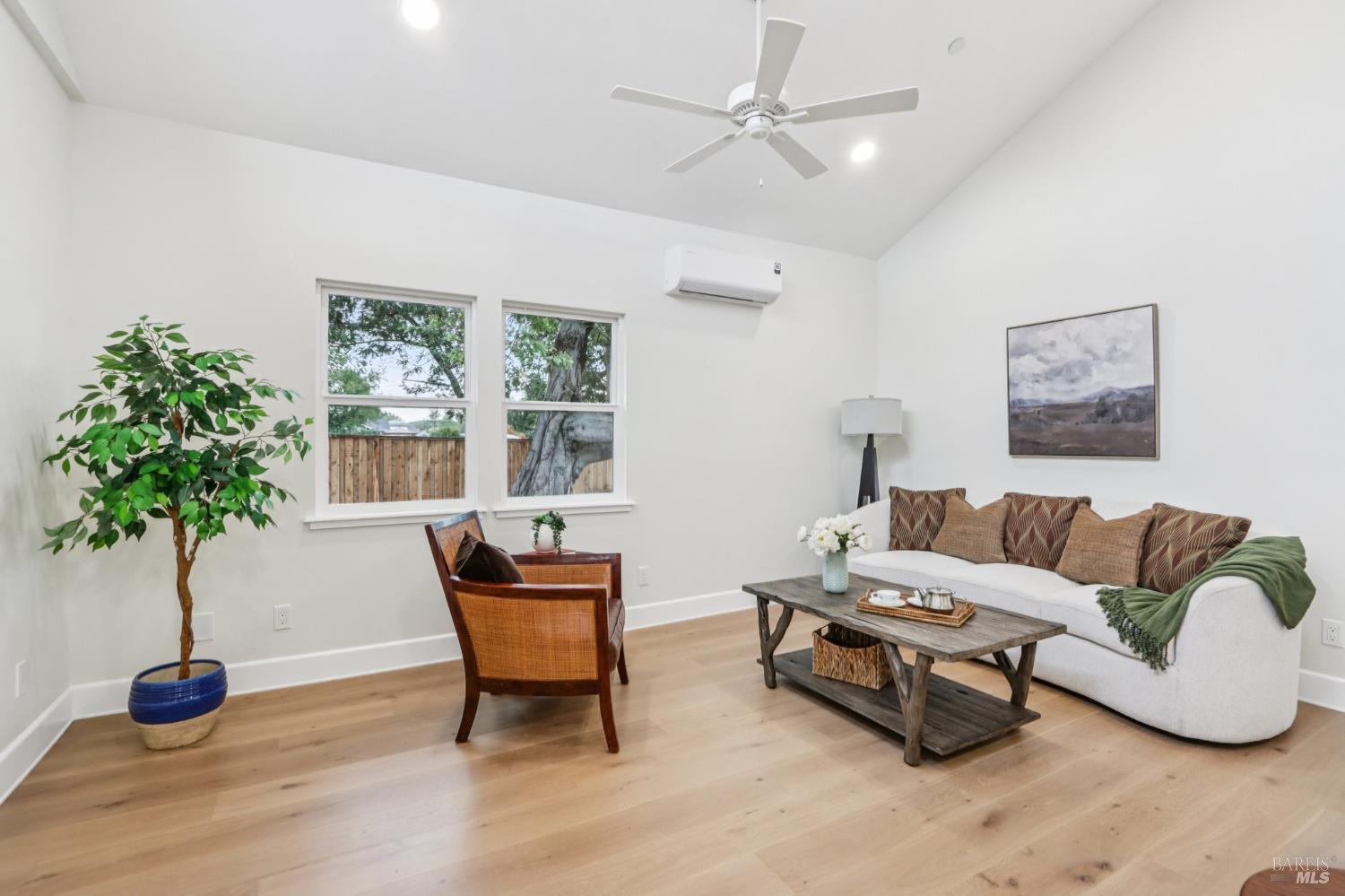 Detail Gallery Image 3 of 31 For 2575 Fremont Dr, Sonoma,  CA 95476 - 2 Beds | 2 Baths