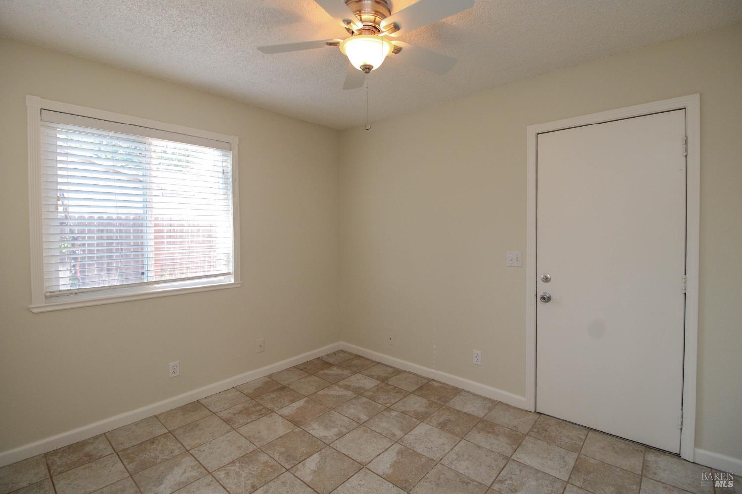 Detail Gallery Image 11 of 21 For 357 Colonial Cir, Vacaville,  CA 95687 - 2 Beds | 1 Baths