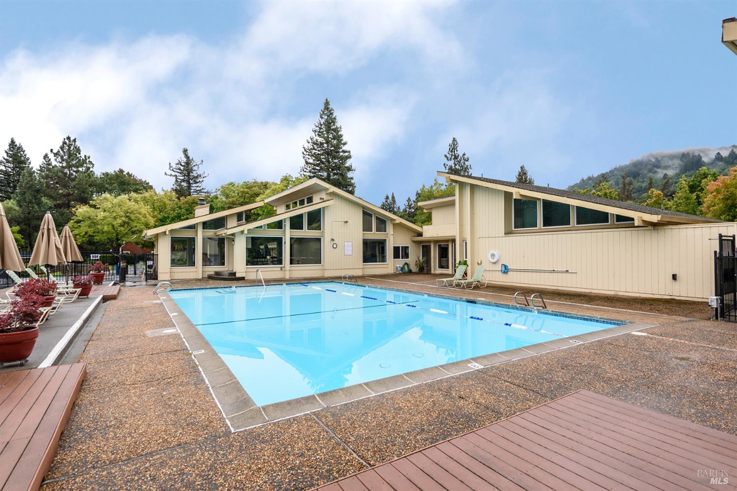 Detail Gallery Image 34 of 38 For 2647 Lago Oaks Dr, Santa Rosa,  CA 95405 - 4 Beds | 2/1 Baths