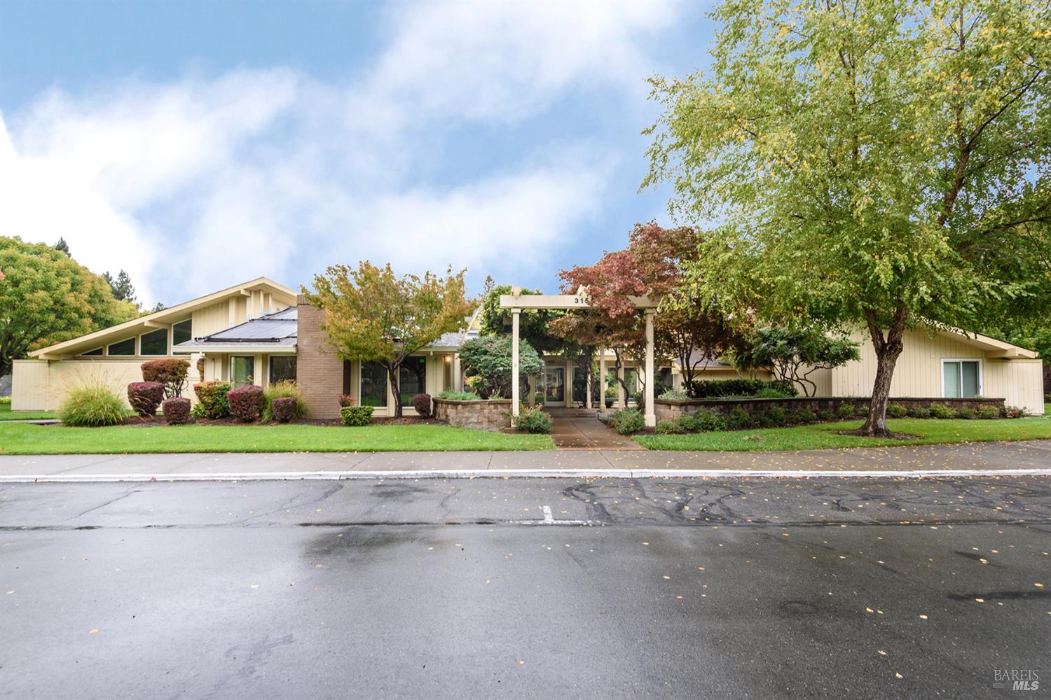 Detail Gallery Image 28 of 38 For 2647 Lago Oaks Dr, Santa Rosa,  CA 95405 - 4 Beds | 2/1 Baths