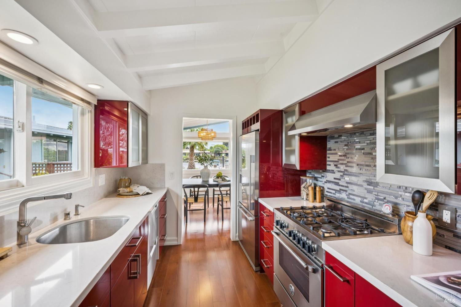 Detail Gallery Image 15 of 52 For 20 Porto Bello Dr, San Rafael,  CA 94901 - 2 Beds | 2 Baths