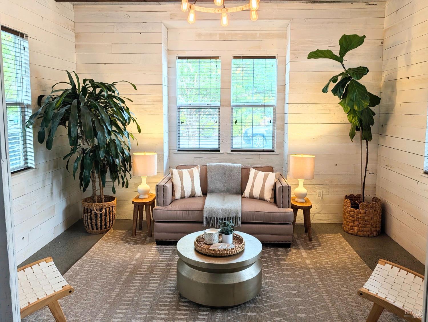 Detail Gallery Image 8 of 41 For 1694 Southridge Dr, Petaluma,  CA 94954 - 4 Beds | 2/1 Baths