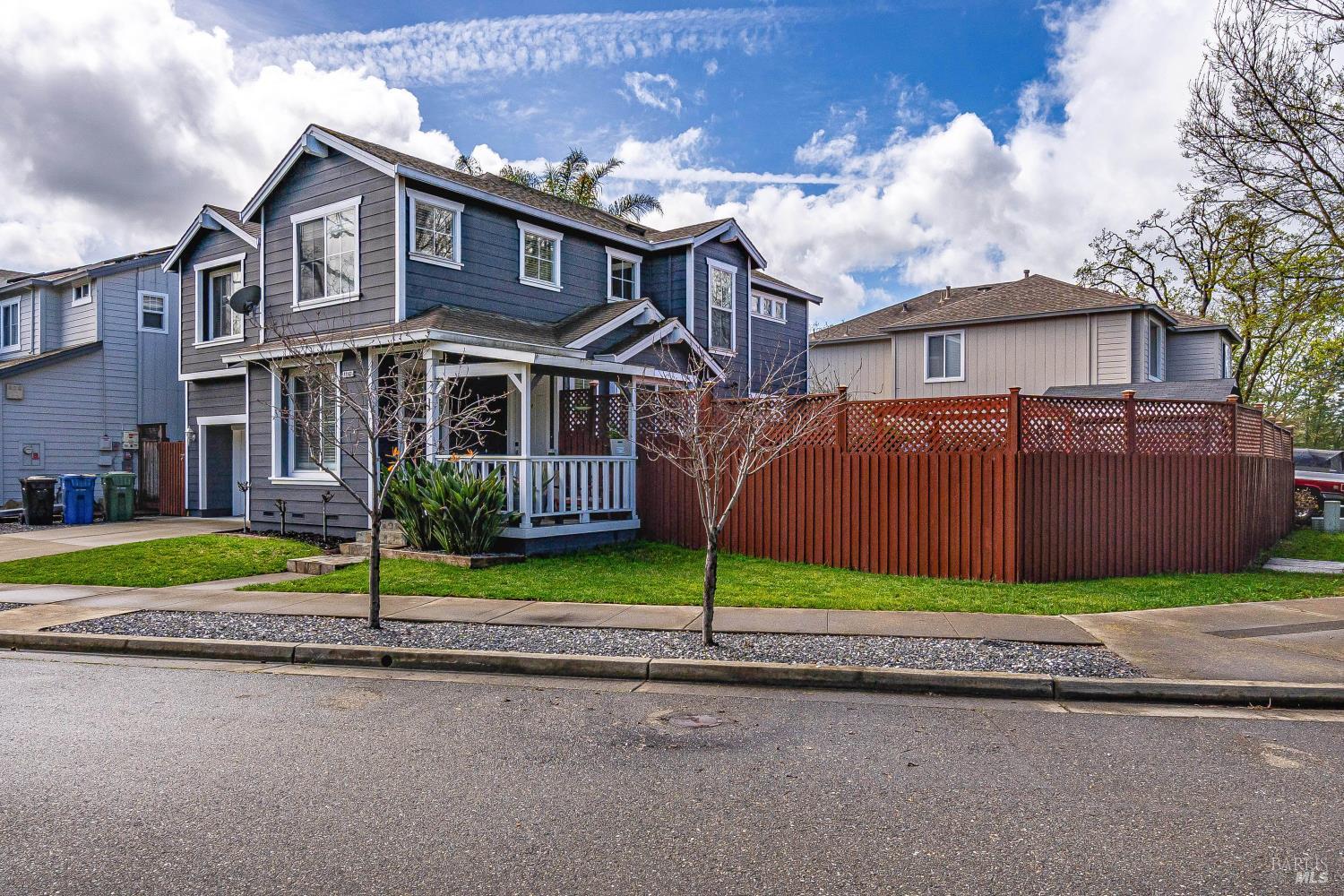 Detail Gallery Image 2 of 34 For 8843 Oakfield Ln, Windsor,  CA 95492 - 3 Beds | 2/1 Baths