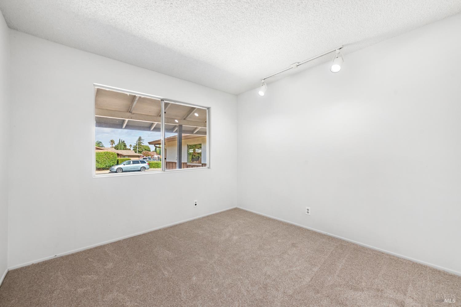 Detail Gallery Image 32 of 44 For 190 Fairview Dr, Vacaville,  CA 95687 - 4 Beds | 2 Baths