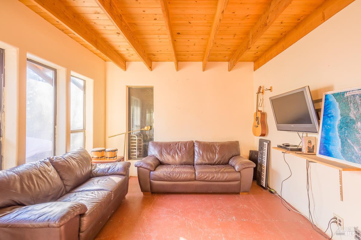 Detail Gallery Image 7 of 33 For 25996 String Creek Rd, Willits,  CA 95490 - 3 Beds | 1 Baths