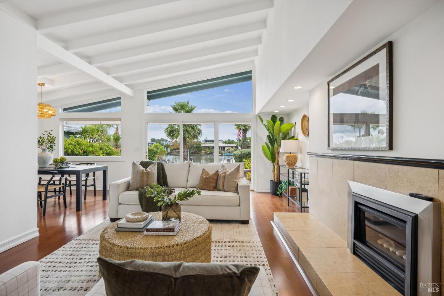 Detail Gallery Image 4 of 52 For 20 Porto Bello Dr, San Rafael,  CA 94901 - 2 Beds | 2 Baths