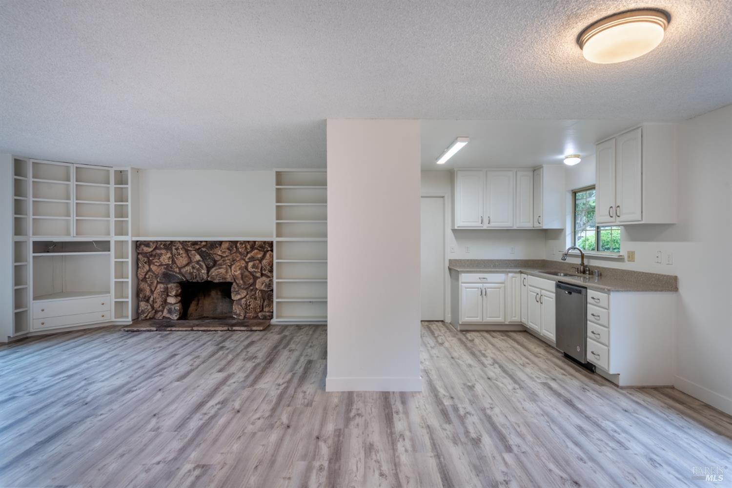 Detail Gallery Image 14 of 37 For 2158 Rivera Dr, Santa Rosa,  CA 95409 - 3 Beds | 2 Baths