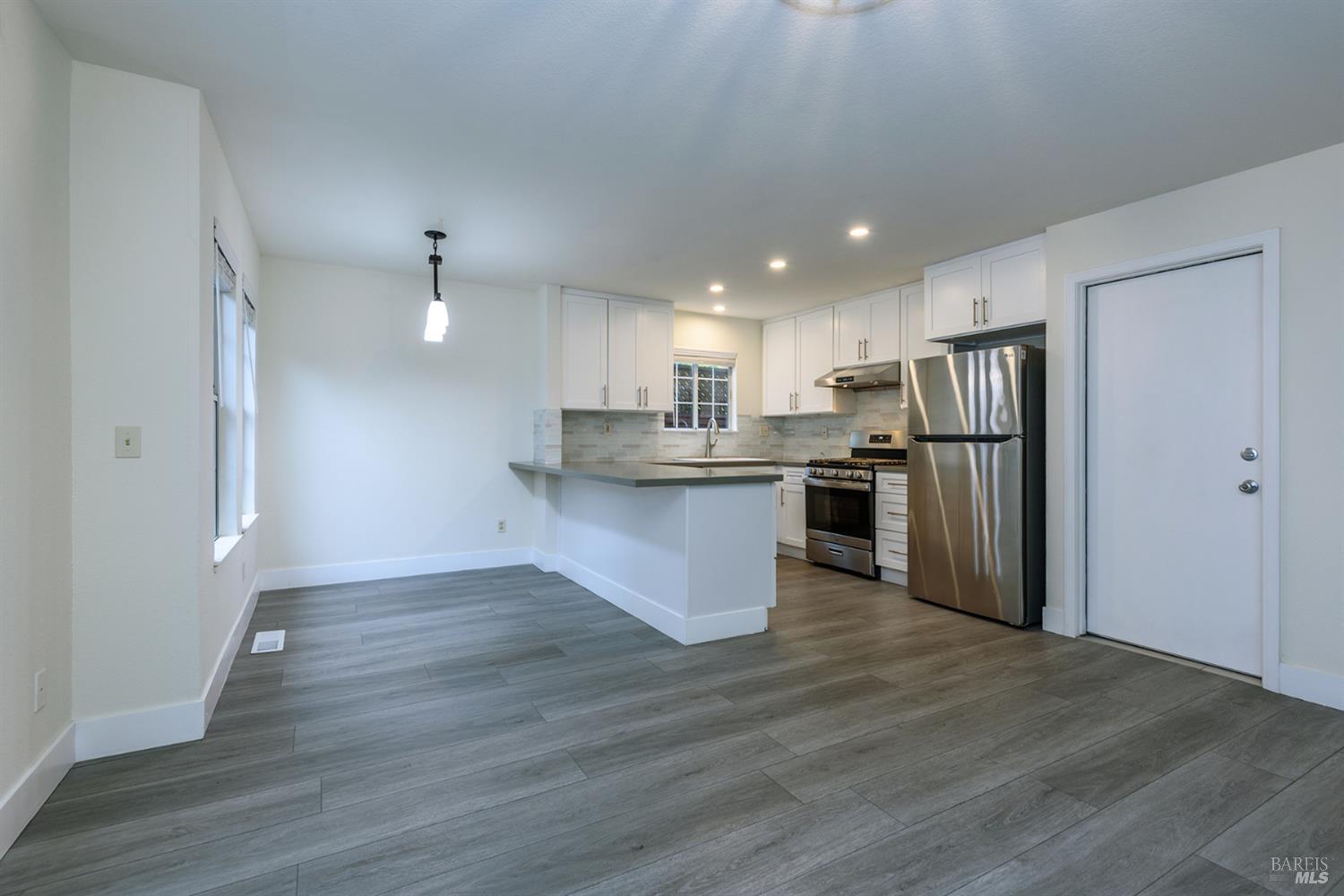 Detail Gallery Image 4 of 38 For 2647 Lago Oaks Dr, Santa Rosa,  CA 95405 - 4 Beds | 2/1 Baths