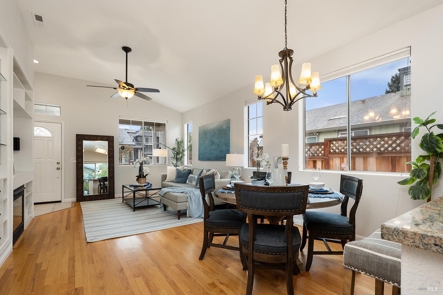 Detail Gallery Image 15 of 34 For 2599 Silver Spur Dr, Santa Rosa,  CA 95407 - 3 Beds | 2 Baths