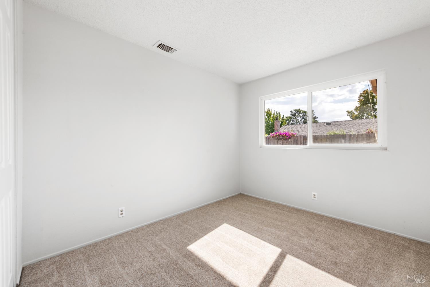 Detail Gallery Image 28 of 44 For 190 Fairview Dr, Vacaville,  CA 95687 - 4 Beds | 2 Baths