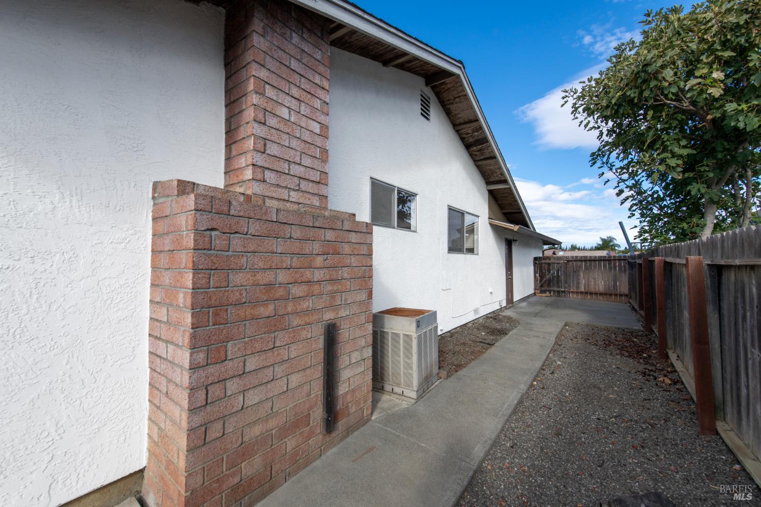 Detail Gallery Image 39 of 44 For 190 Fairview Dr, Vacaville,  CA 95687 - 4 Beds | 2 Baths