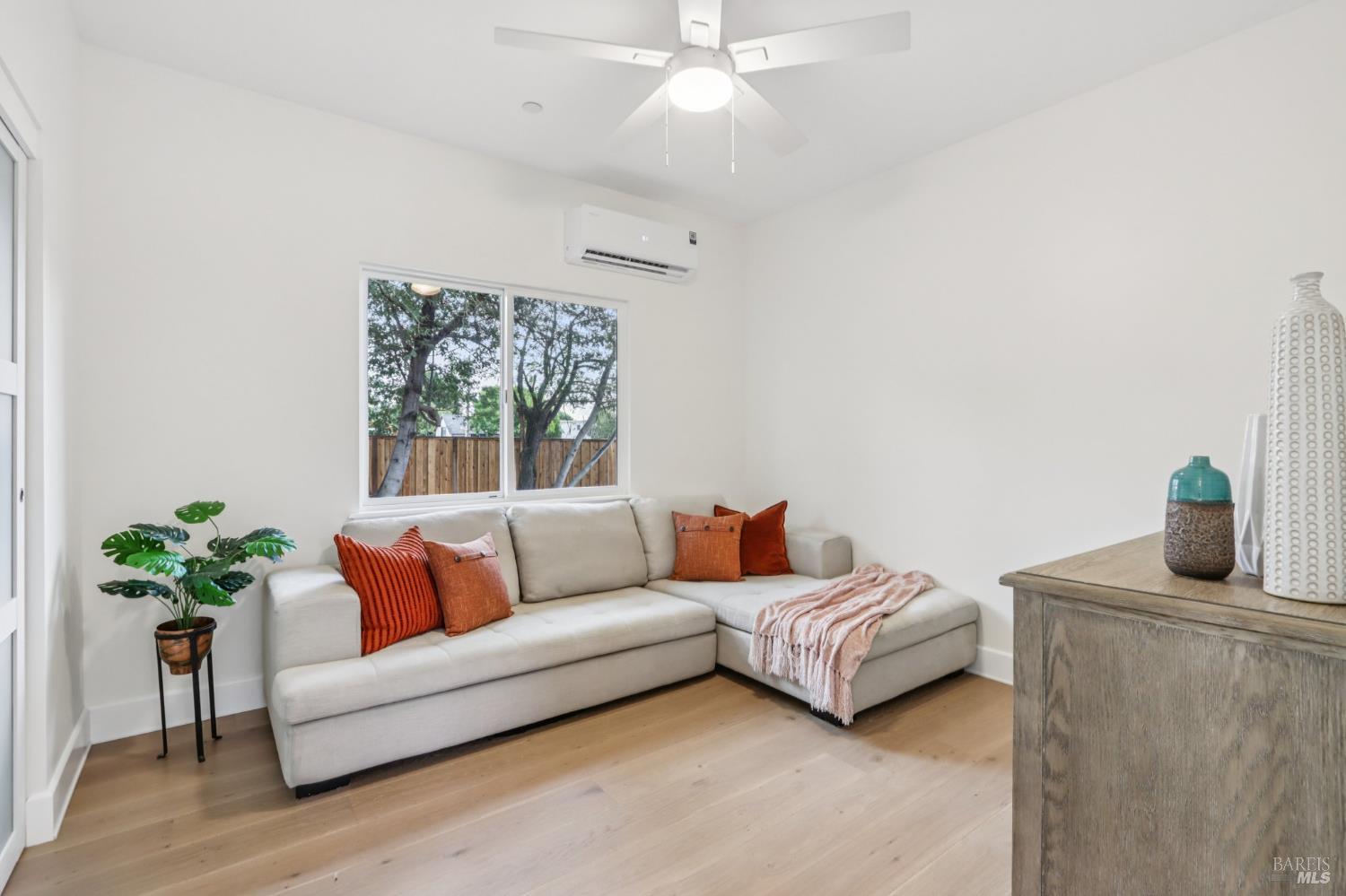 Detail Gallery Image 18 of 31 For 2575 Fremont Dr, Sonoma,  CA 95476 - 2 Beds | 2 Baths