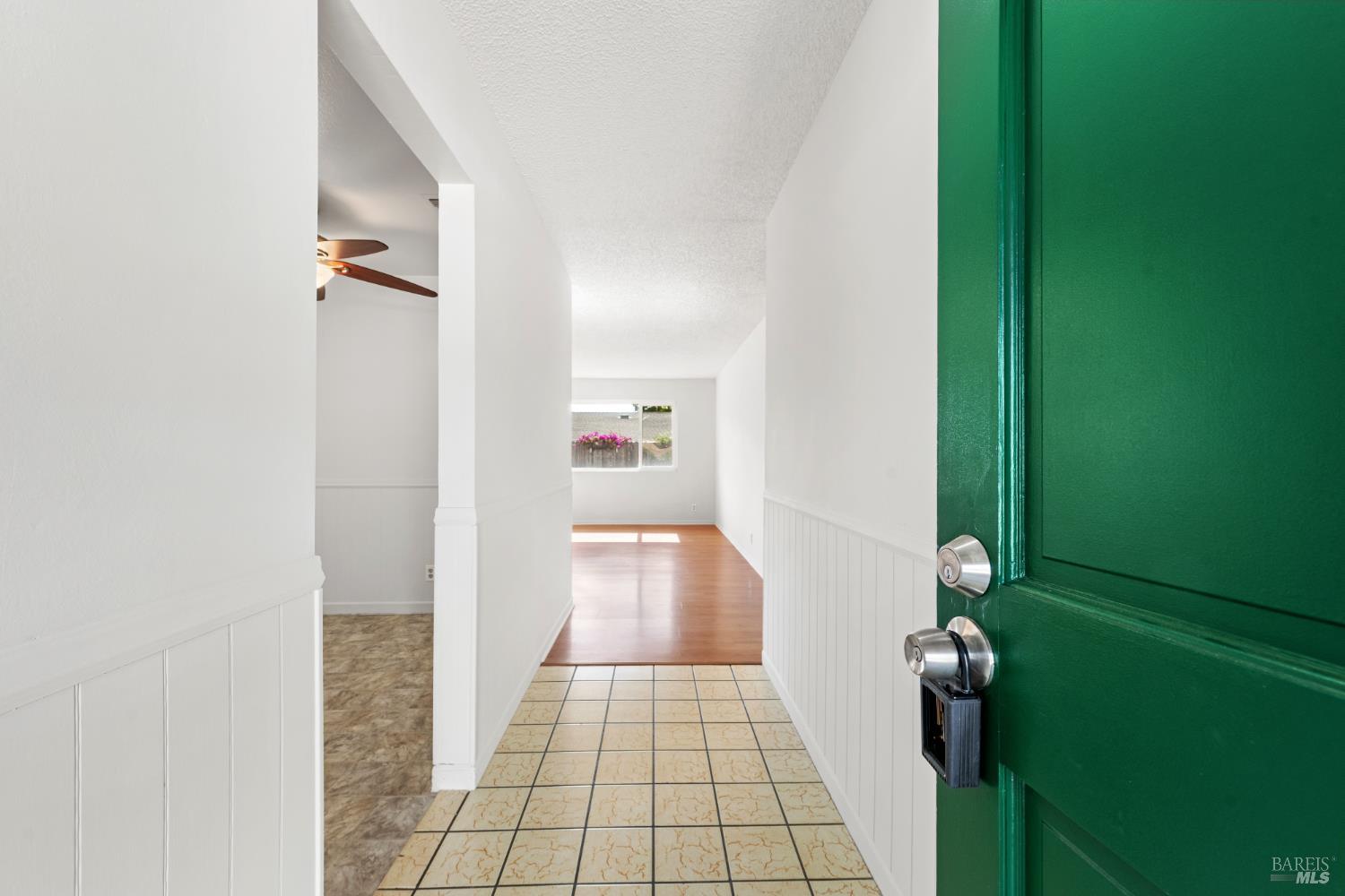 Detail Gallery Image 4 of 44 For 190 Fairview Dr, Vacaville,  CA 95687 - 4 Beds | 2 Baths