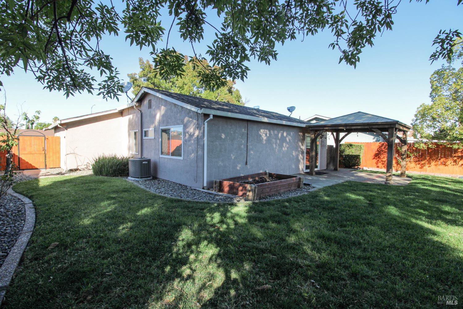 Detail Gallery Image 12 of 21 For 357 Colonial Cir, Vacaville,  CA 95687 - 2 Beds | 1 Baths