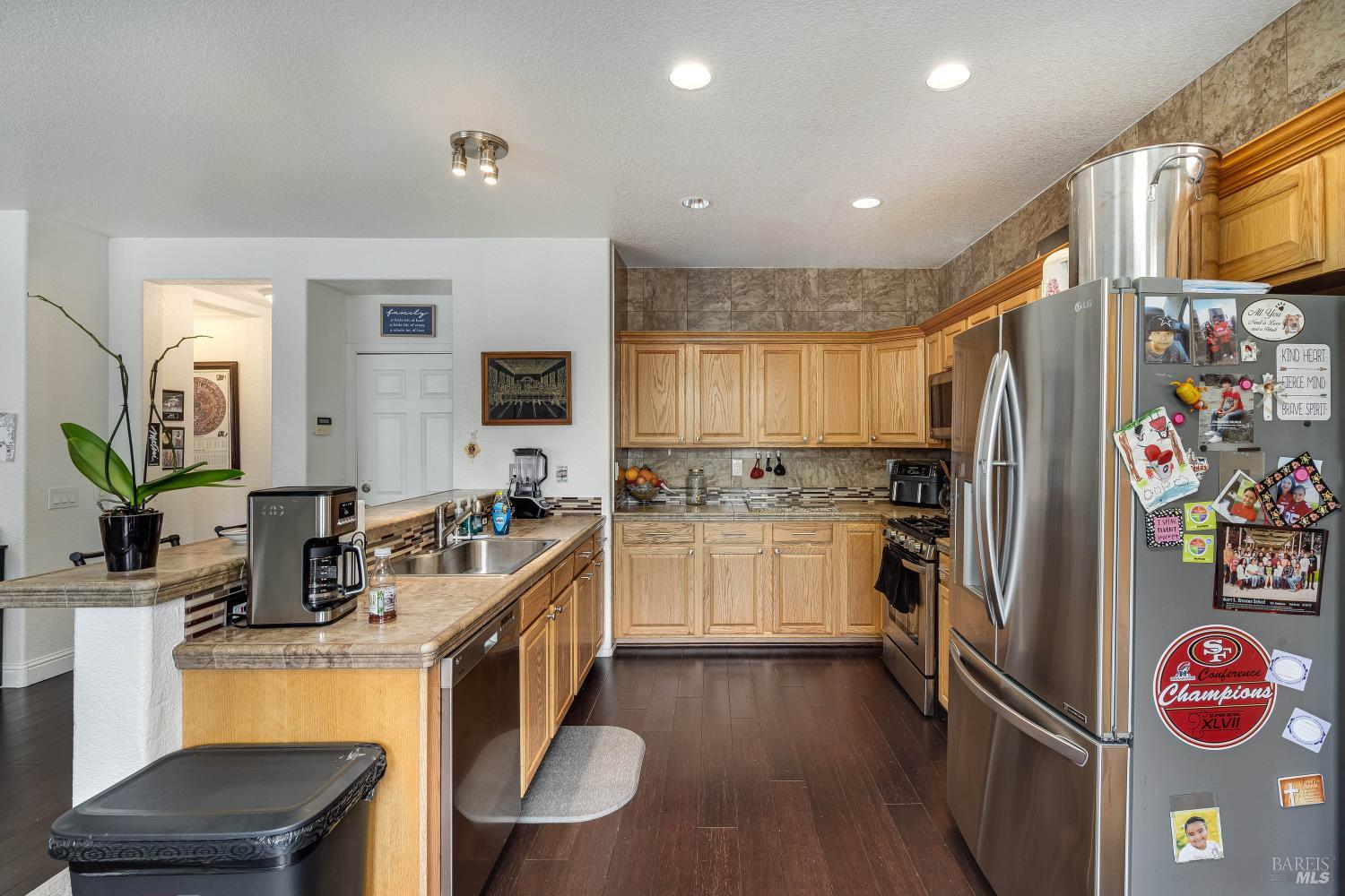 Detail Gallery Image 15 of 34 For 8843 Oakfield Ln, Windsor,  CA 95492 - 3 Beds | 2/1 Baths
