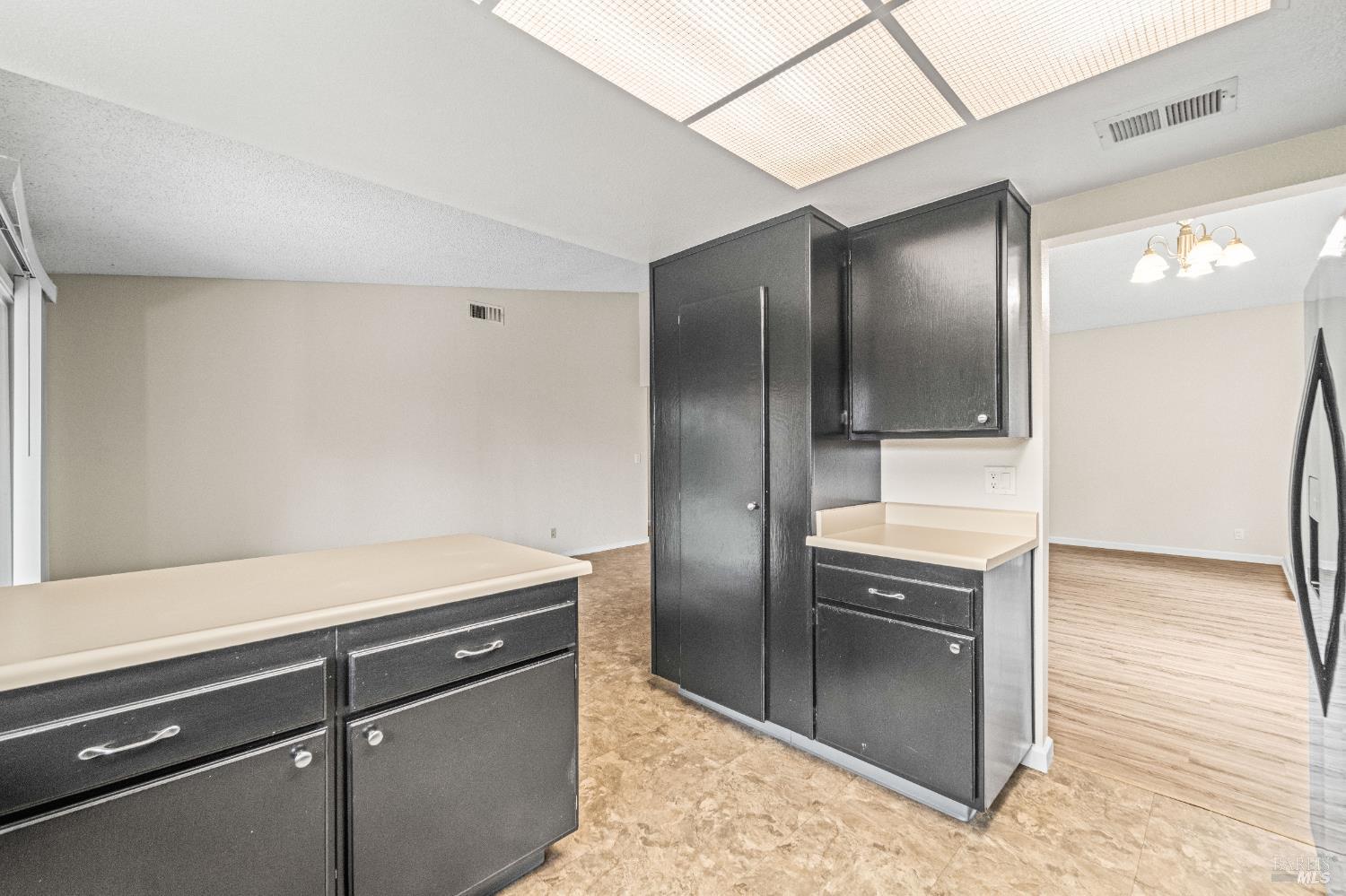 Detail Gallery Image 13 of 39 For 790 Arbor Oaks Dr, Vacaville,  CA 95687 - 4 Beds | 2 Baths