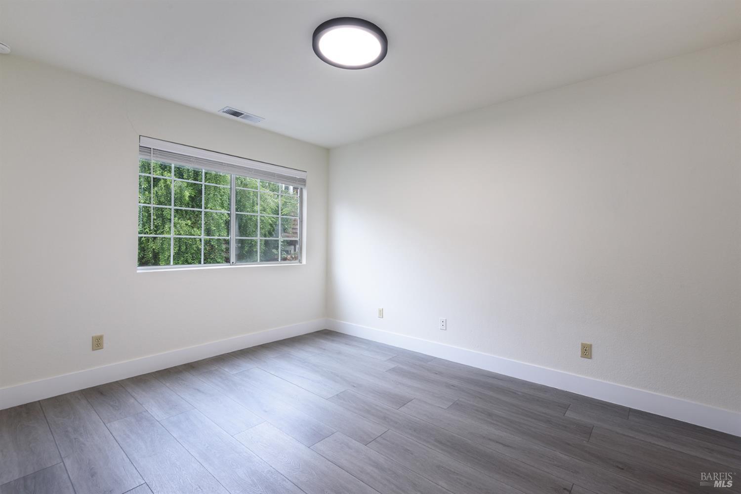 Detail Gallery Image 17 of 38 For 2647 Lago Oaks Dr, Santa Rosa,  CA 95405 - 4 Beds | 2/1 Baths